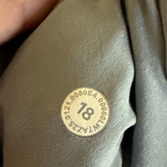 Lululemon Hotty Hot 4" Shorts Dove Gray Women’s Size 18 Running Athletic EUC - Picture 3 of 5